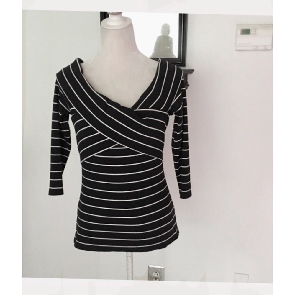 Vince Camuto Black Off White Cream Top Size Small